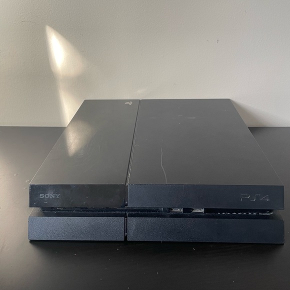 Ps4 First edition - Picture 1 of 4